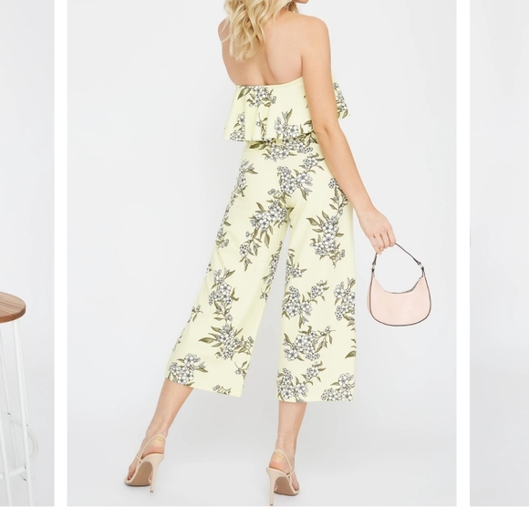 Nwt size medium jumpsuit fits a small - Picture 2 of 4